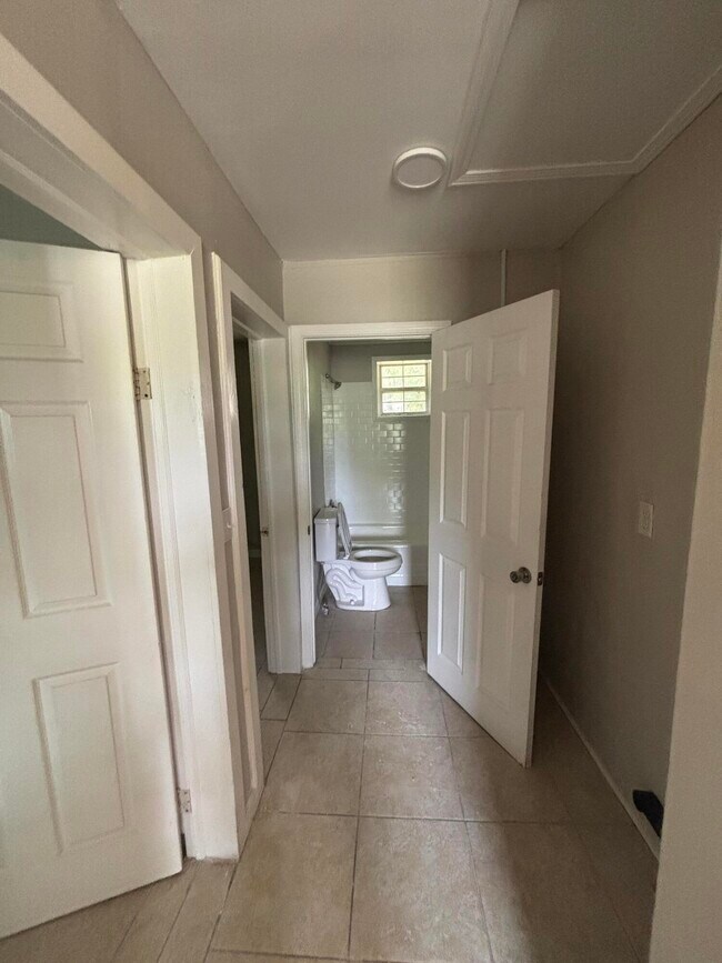 Foto del edificio - 650 Blakely Ave