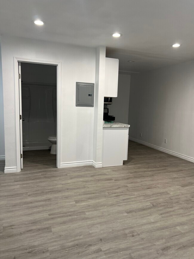 Building Photo - 38124 Boxthorn St