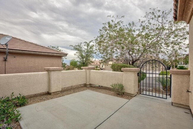 Building Photo - 2671 Lochleven Way