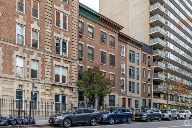 Foto del edificio - 337-339 W 70th St