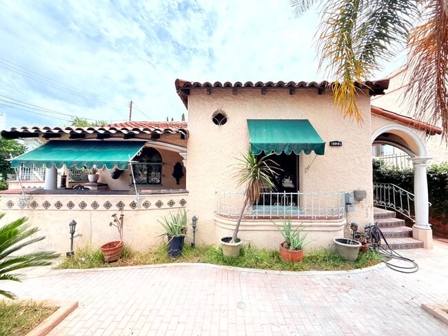 Building Photo - 6130 Whitsett Ave