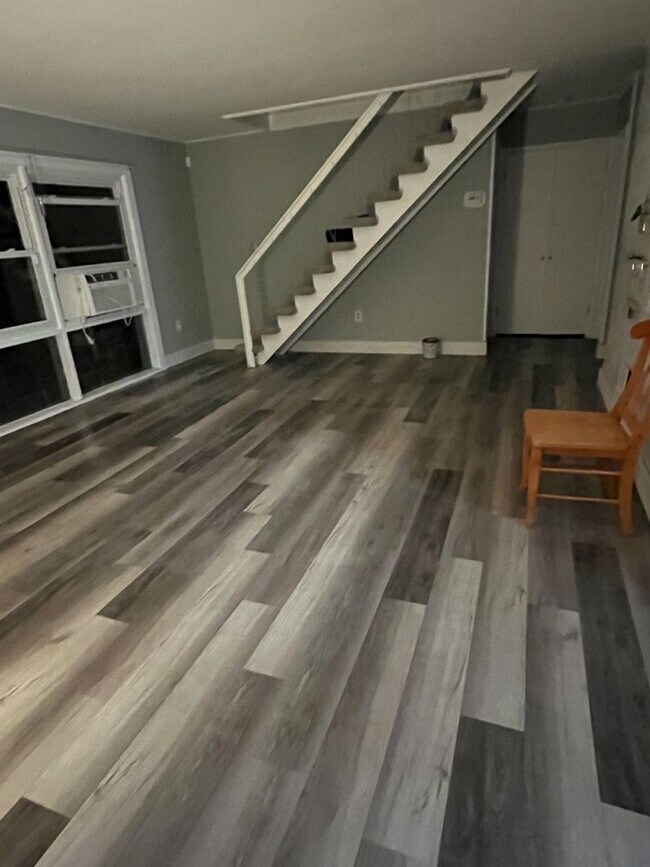 Foto del edificio - 4 bedroom 2 bath home in the Crabtree section of Levittown. Available for move in 6/1/2023
