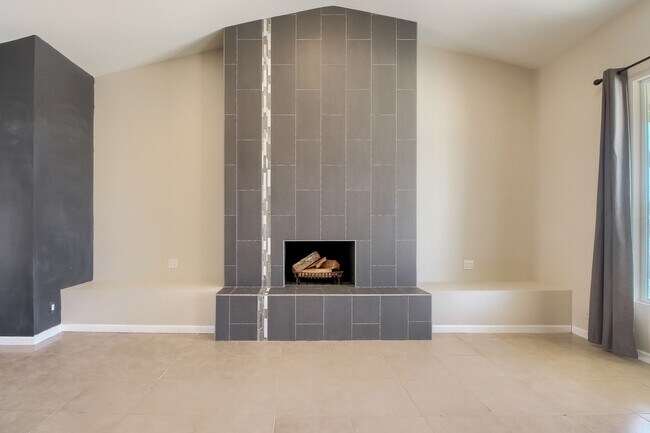 Foto del edificio - 4 Bedroom 3 Bathroom Single Family Home in...