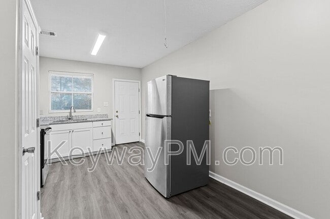 Building Photo - 1120 Dodge Ln