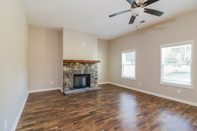 Building Photo - 356 Webster Lake Dr