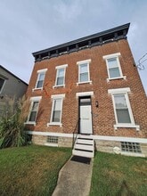 Building Photo - 213 Adela Ave