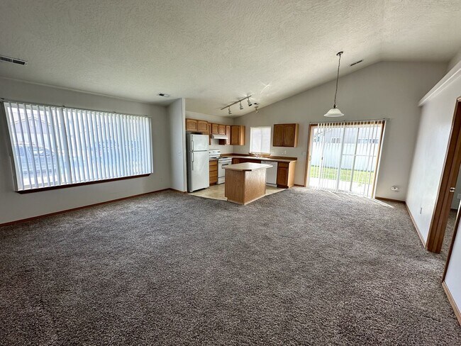 Foto del edificio - Welcoming 3-bedroom 2 bathroom in Pasco