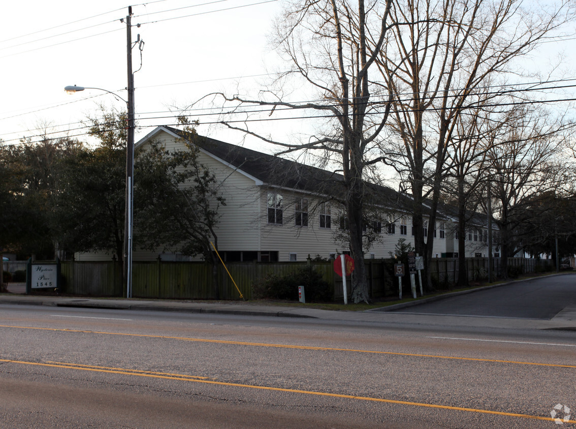 Building Photo - Wysteria Place