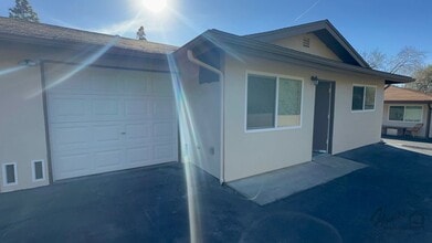 Building Photo - 787-789 N Alda Dr