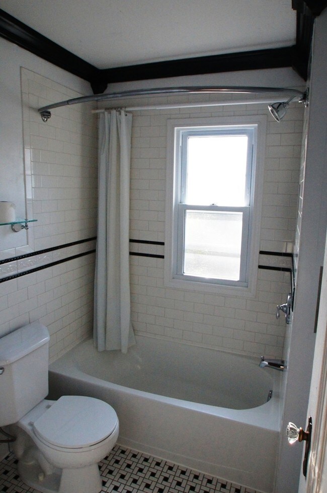 Building Photo - 511 N 41st Ave