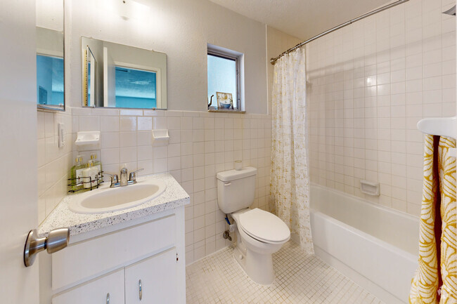 1BR, 1BA - 700SF - Bathroom - Julia Court Cottages