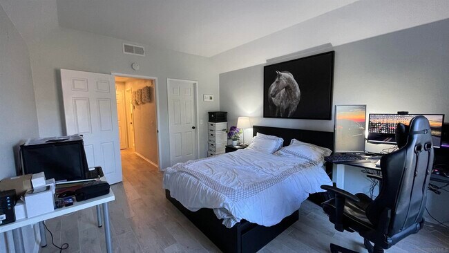 Building Photo - 580 Camino De La Reina