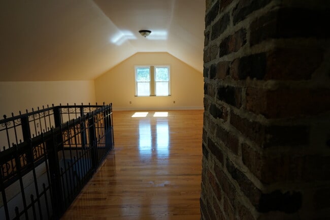 UPPER MASTER LOFT - 1652 Ethel Ave