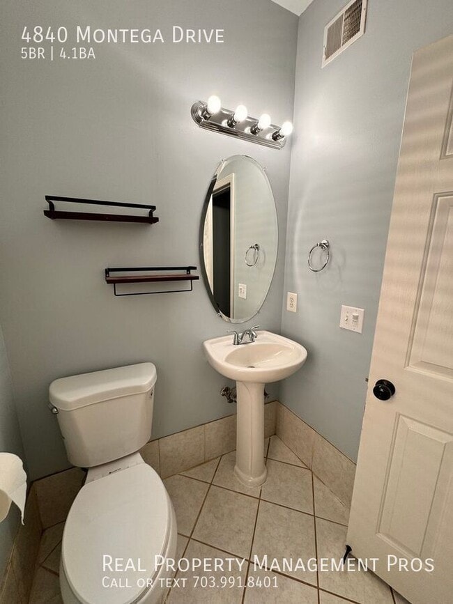 Building Photo - 4840 Montega Dr