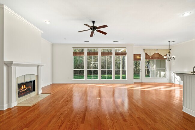 Foto del edificio - 405 Highland Oaks S