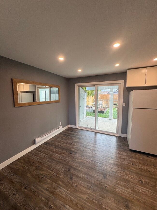 Building Photo - 7152 Richardson Av