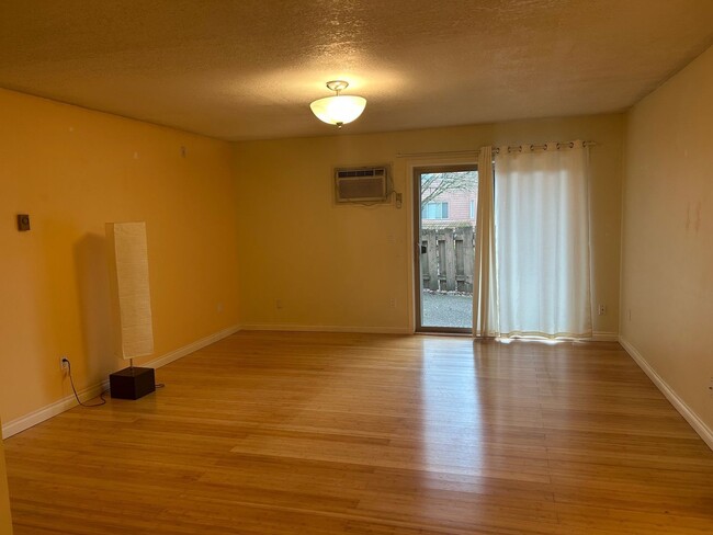 Foto del edificio - Spacious Mt. Park Lake Oswego Condo - Larg...