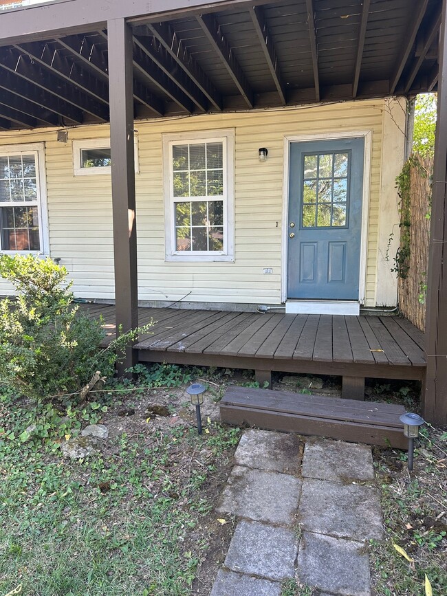 Building Photo - 1808 Ashwood Ave