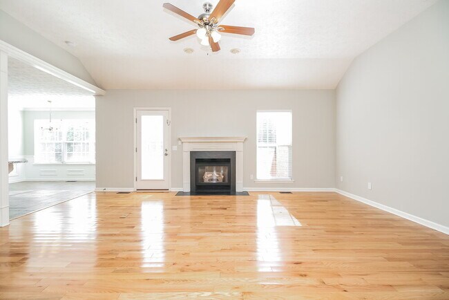 Foto del edificio - 102 Spring Creek Trail