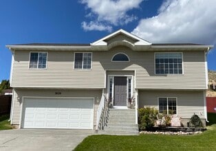Building Photo - 3020 Silverfield Way