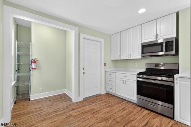Building Photo - 19 Sylvan Pl