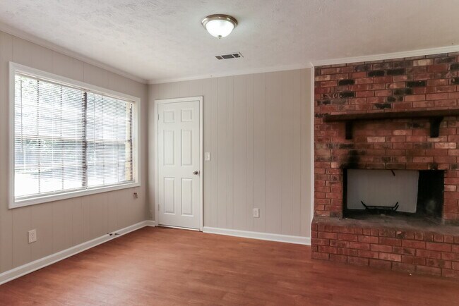 Building Photo - 3212 Goldenchain Dr
