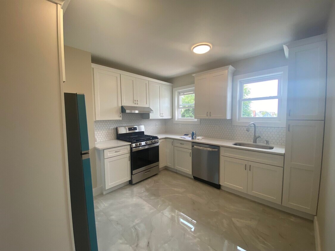 Primary Photo - 275 Avenue B
