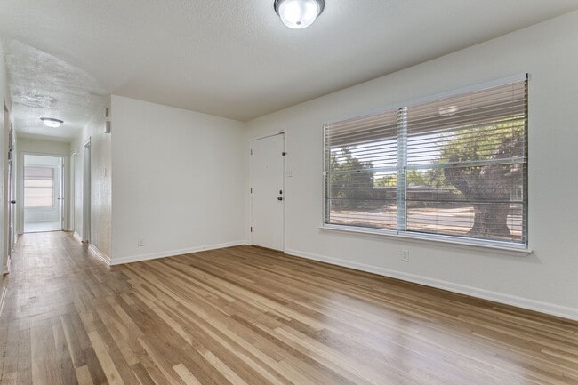 Building Photo - RENOVATED 3-BEDROOM HOME IN RIDGEVIEW