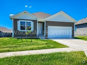 Building Photo - 1908 NE Cypress Cir