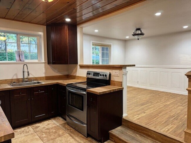 Foto del edificio - 14138 Edgewood Dr