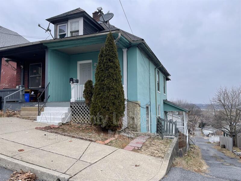 Primary Photo - 1545 E 9th St