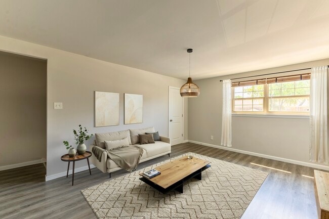 Building Photo - Emerald Ridge