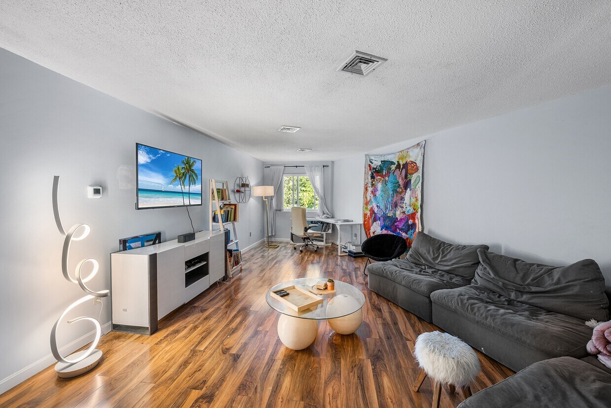 Foto principal - 42 Loomis St