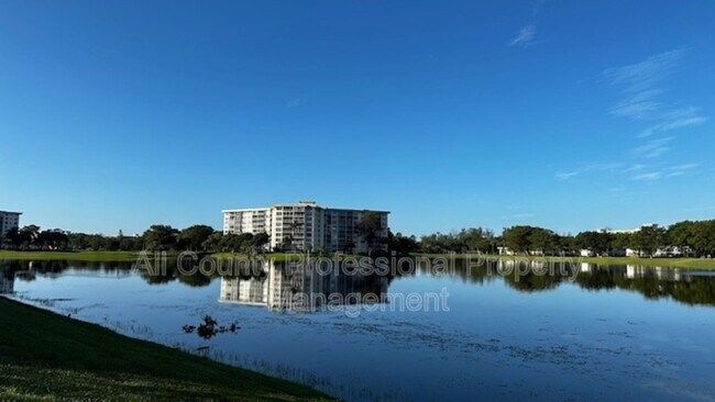 Foto del edificio - 3051 N Course Dr