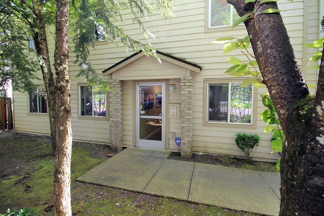 Building Photo - 12018 SE Bush St