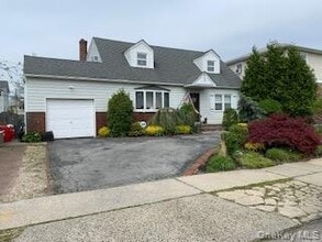 Building Photo - 40 Lorraine Rd