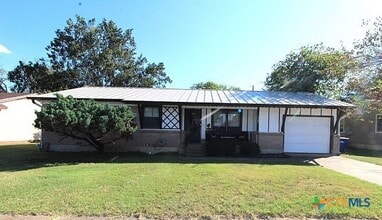 Building Photo - 2706 Live Oak Dr