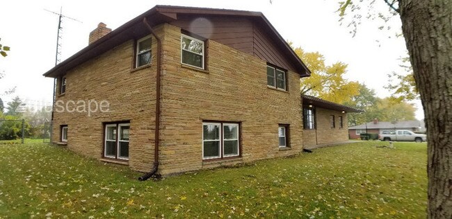 Building Photo - Completely Rehabbed 4 Bedroom Home in Muncie