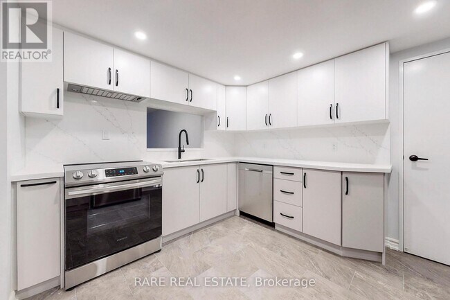 Photo du bâtiment - 5785-5785 Yonge St