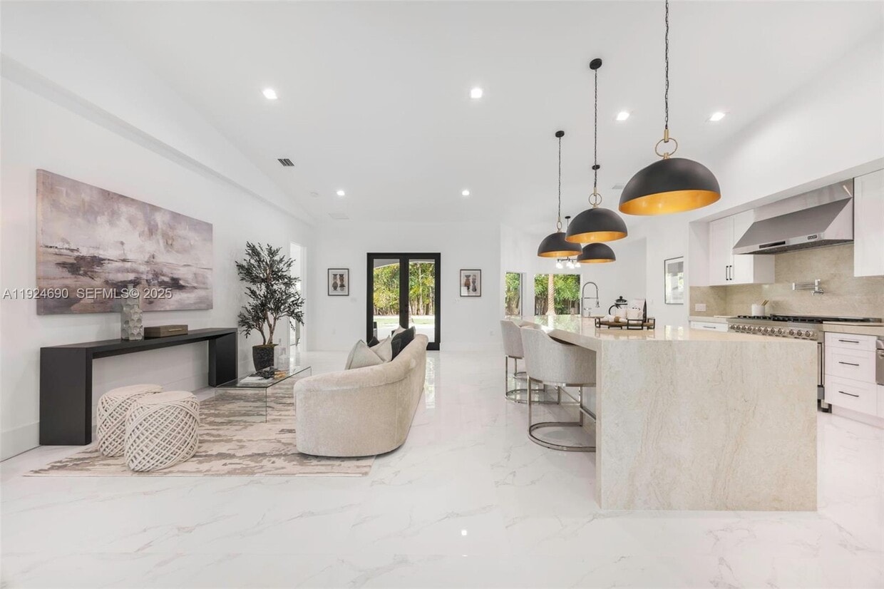 Foto principal - 6845 SW 52nd St