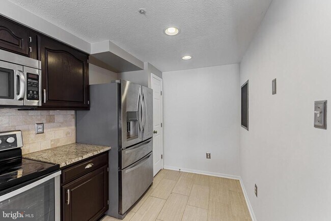 Foto del edificio - 4122 Maple Path Cir