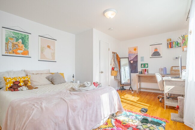 Foto del edificio - 242 Everett St