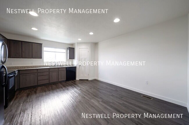 Building Photo - 734 E 550 S