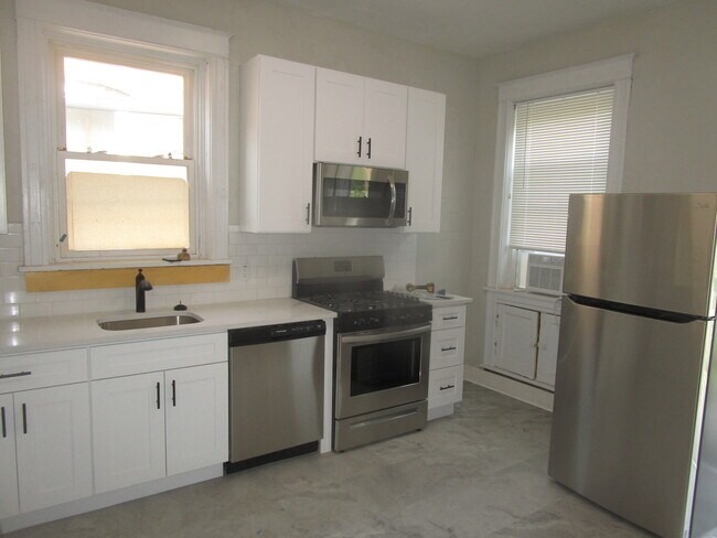 Foto del edificio - 6029 McPherson Ave