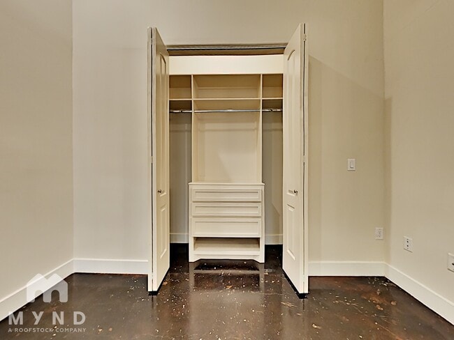 Building Photo - 5801 Winsome Ln Apt 205