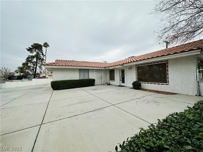 Building Photo - 4010 W Sahara Ave