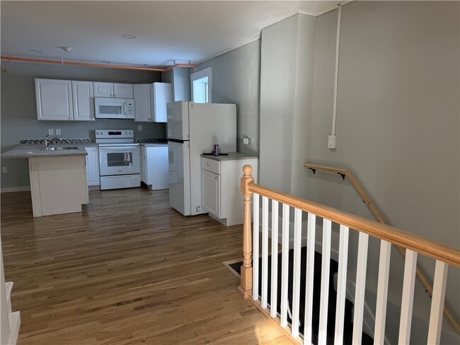 Building Photo - 123 W Market St