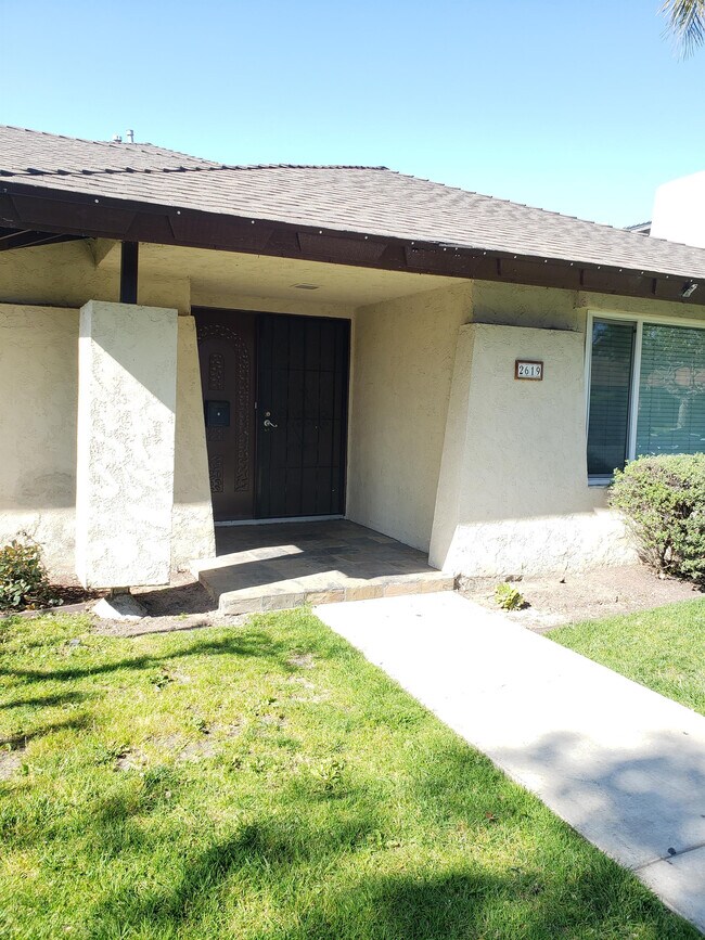 Building Photo - 2619 W Edinger Ave