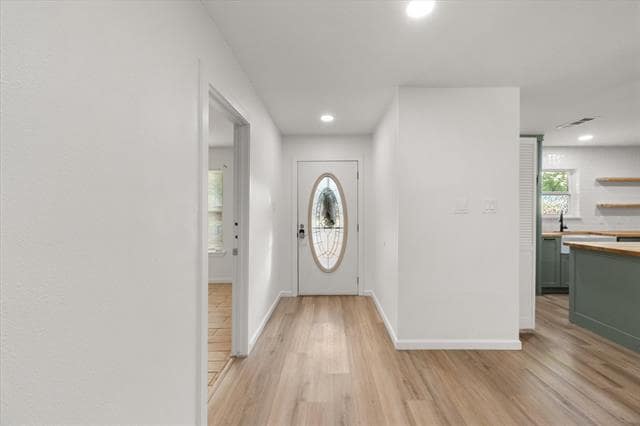 Building Photo - 3514 Kings Cir