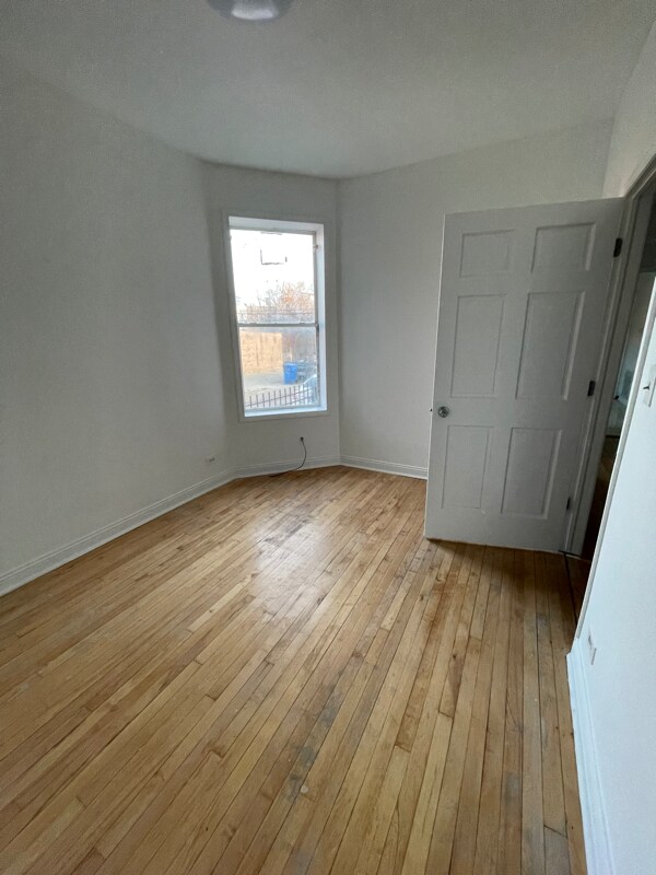 Foto del edificio - 4931 W Jackson Blvd